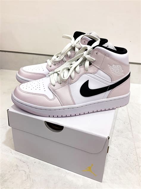 jordan 1 barely rose shoes.